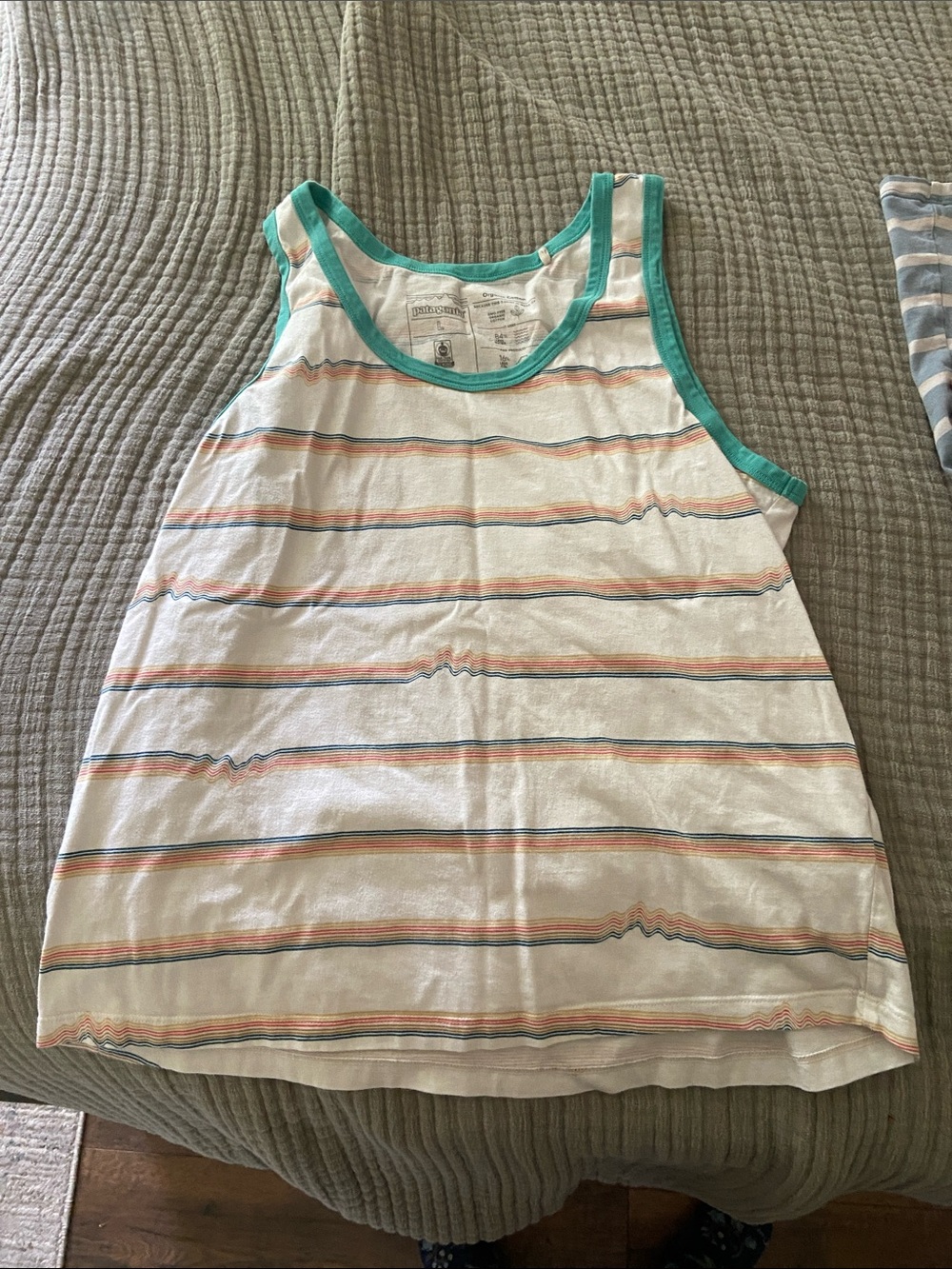 Patagonia Women’s Large LOT 4 striped tank tops - Picture 4 of 7